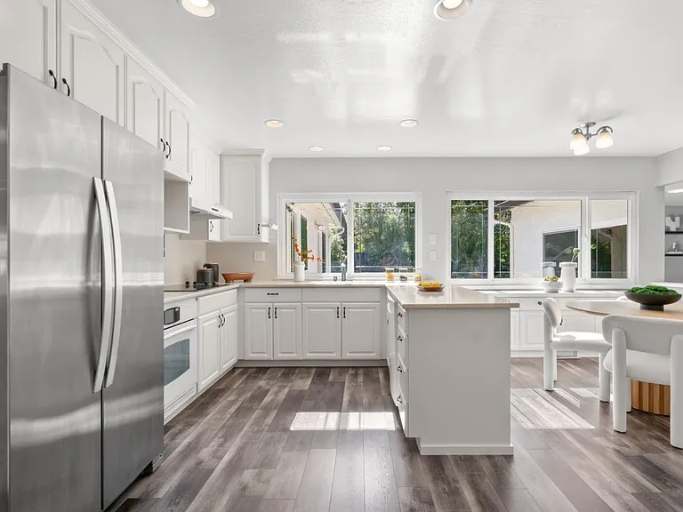 Kitchen with breakfast nook